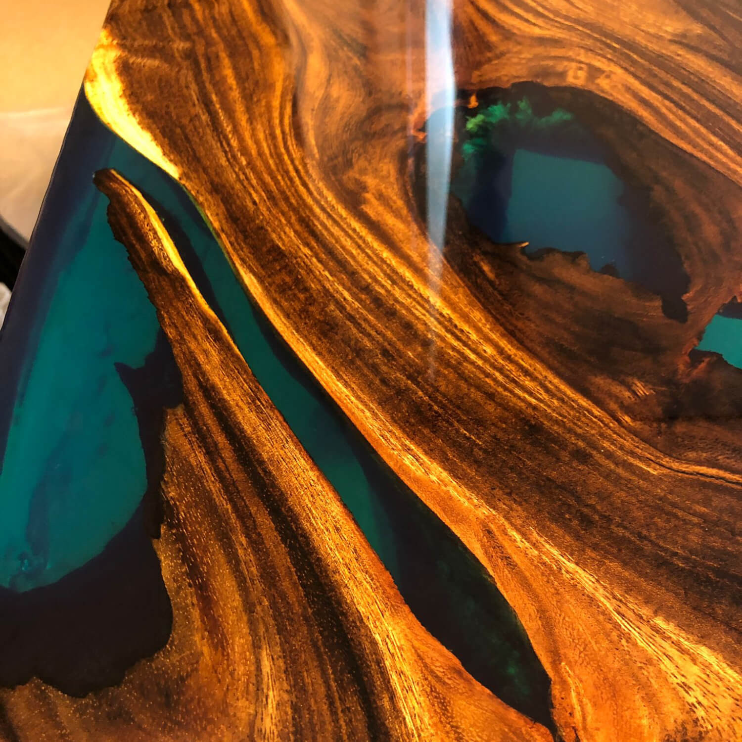 suar-epoxy-detail-blauw.jpg