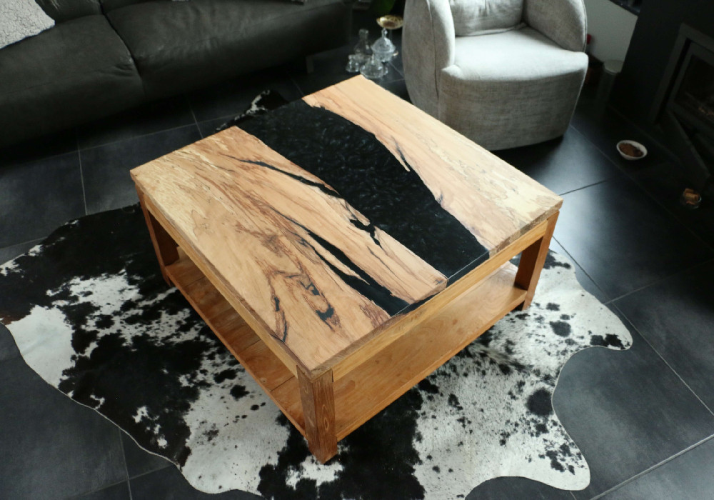 Zwarte rivier epoxy bijzettafel
